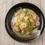 優しいバター醤油の香りはあっさりで食べやすい一皿に仕上がってます。。。