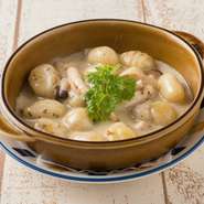 モチモチ食感のニョッキを濃厚ソースと絡めた一品！