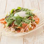 モルトオリジナルの具沢山なサラダ、
家族全員揃った時には食べたい一品です。