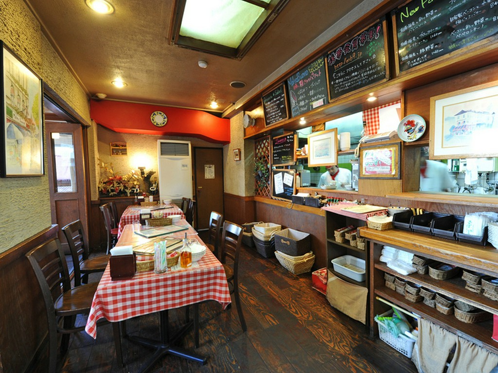 木造作りのおしゃれな店内