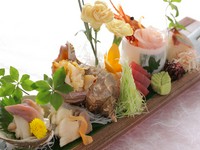 宮城県の漁港を中心に全国から仕入れる旬の魚介たち。その日のオススメを皆様でお召し上がりください。
写真はイメージ