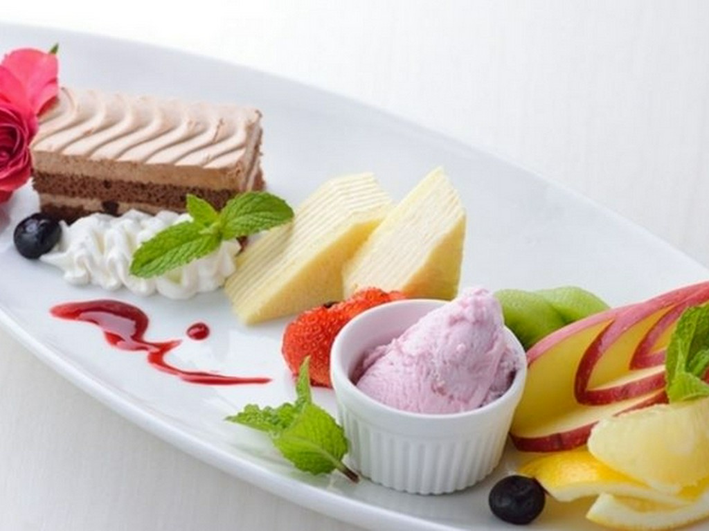 女性に嬉しいスイーツの盛り合わせ