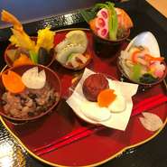 お食い初めでは「歯固め」の儀式も行うため、歯固め用の石、もしくはその代用となるものを用意致します。