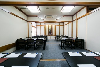 和食と洋食、バラエティ豊かな料理が揃う店