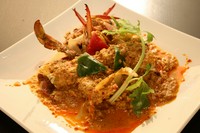 ずっとタイ料理の人気メニューとして支持され続けている不動の一品。 蟹は少々食べづらいのですが、皆様お目当ての卵カレーソースはご飯にもかけられる様多め仕上げとしております。ナムプリックパォがアロイ!
