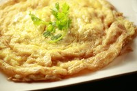 子供達も大好き。 豚ひき肉と卵を混ぜ、ナンプラー風味で整えたなんともシンプルで素朴に旨い玉子料理です。