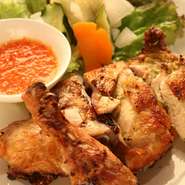 ガイヤーン（タイ風丸鶏半身の網焼き）