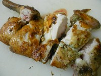 タイのガイヤーン専門店に従事していたタイ人コック直伝。 鶏の旨味を引き出す自家製ハーブペーストをたっぷりと練りこんでじっくり焼き上げます。手に取ってワイルドに頂いた方が美味しく召し上がれます。