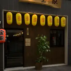 春吉の路地裏にお店はあります。