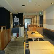 天井からのカーテンウォールで、
席を仕切れます。会社の同僚との食事や、女子会など、各種宴会におすすめです。