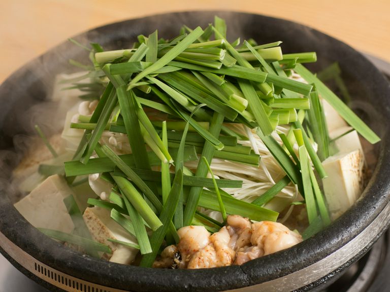 弾力のある食感も魅力。『すき焼き風もつ鍋』　一人前