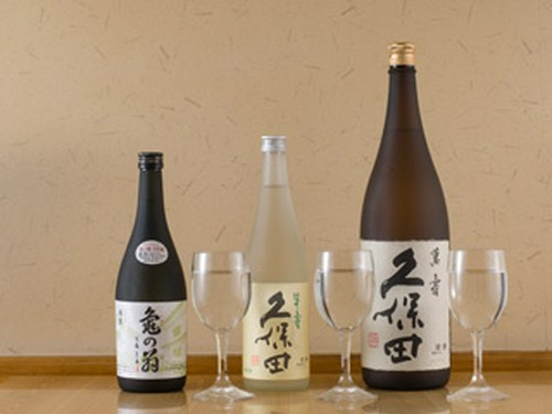 幻の酒「亀の扇」など、新潟の銘酒を豊富に取り揃え