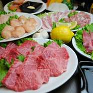 焼肉を囲みながら楽しいお食事はいかがですか！
リーズナブルでボリューム◎のメニューもご用意しています。
人数に合わせた個室もあります。