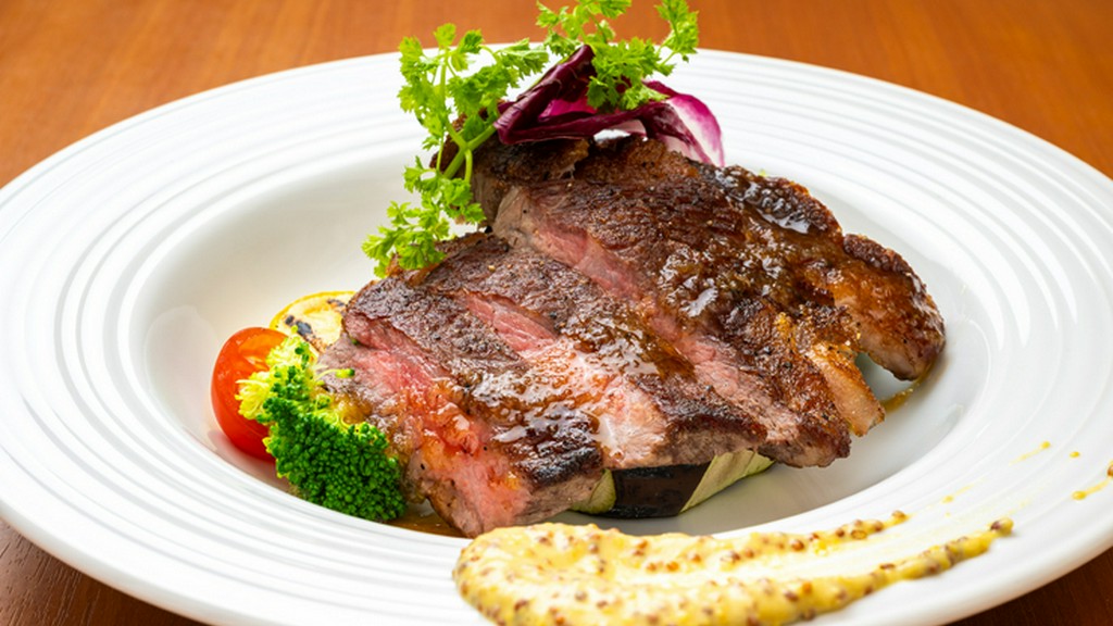 国産牛ロース肉のステーキ