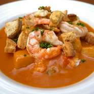 スープで食べるご飯！海老とトマト、鶏と帆立の2種からお選びいただけます。
ソースのレトルトも販売しております。（1パック650円）

