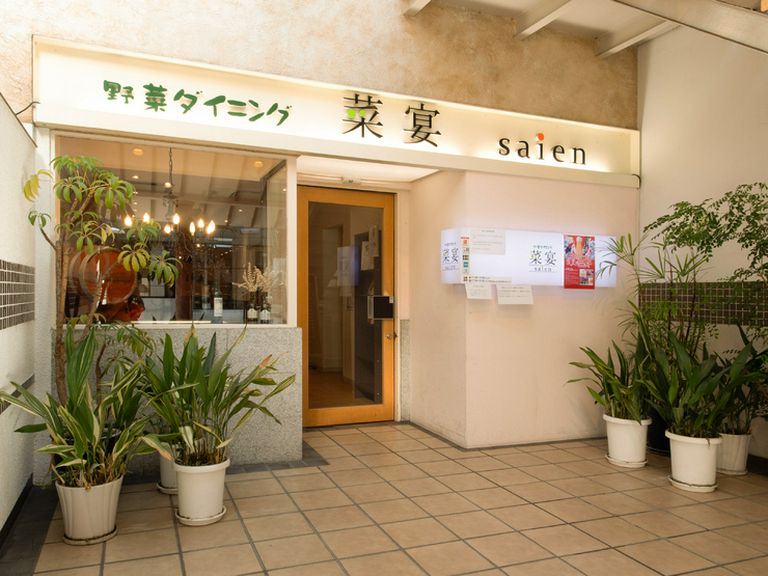 近鉄奈良駅より徒歩1分の好立地にあるオシャレなレストラン