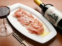 特選牛のローストが付いた人気のコースです。
90分飲み放題付きで安心！しかも税込み！