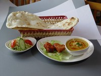 ポークカレー・ナン又はライス・サラダ・チキンティッカ（2P）