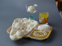 マイルドカレー・ナン＋ライス・ジュース・アイスクリーム