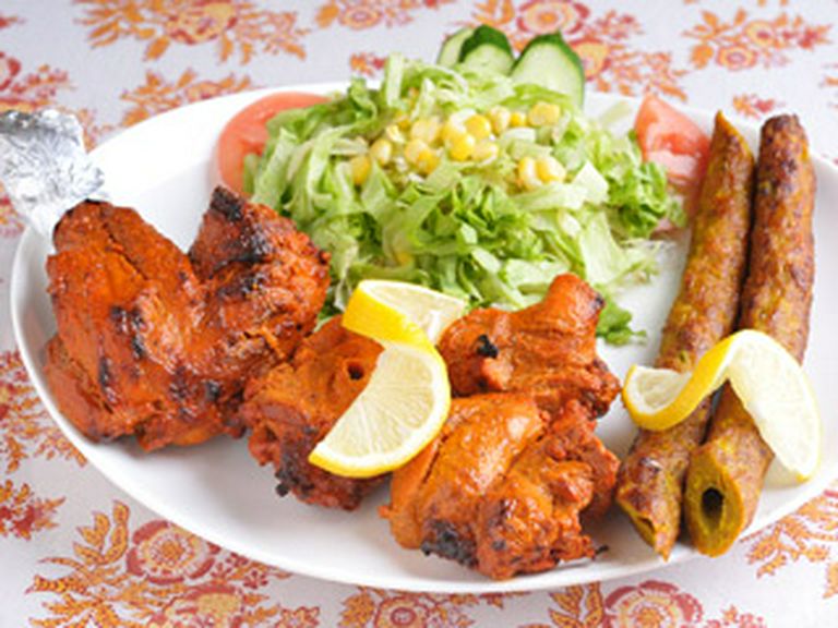 タンドールで焼く本物のネパール料理