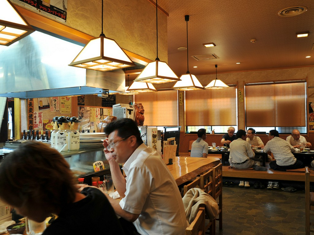 姉妹店【居酒屋けんちゃん】の店内。