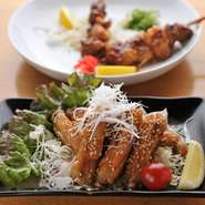 【居酒屋けんちゃん】はどの料理も素材の選定から調理まで、皆様が美味しく頂ける為の数々のこだわりがあります。美味しいお酒、美味しい料理を気の合う仲間と存分にお楽しみ下さい。