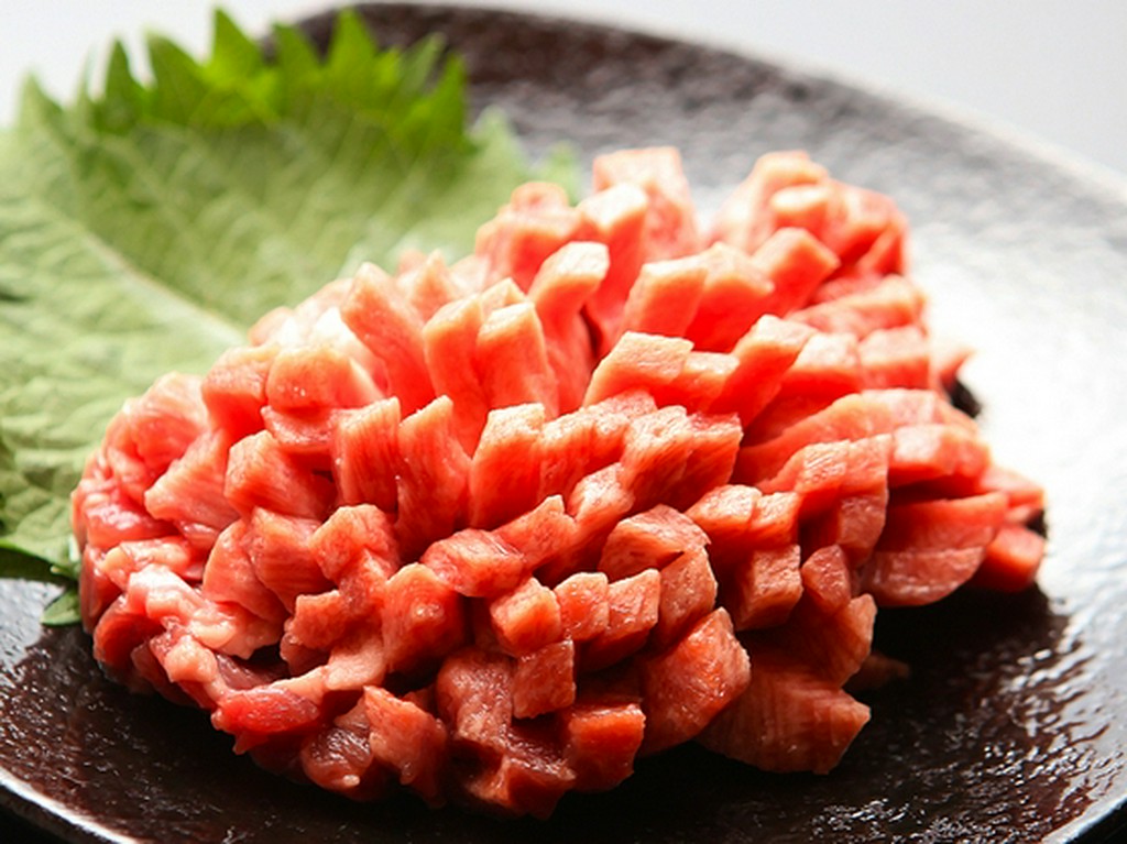 新鮮な国産鶏肉のみを仕入れ、また山形の有名な醤油をダシに