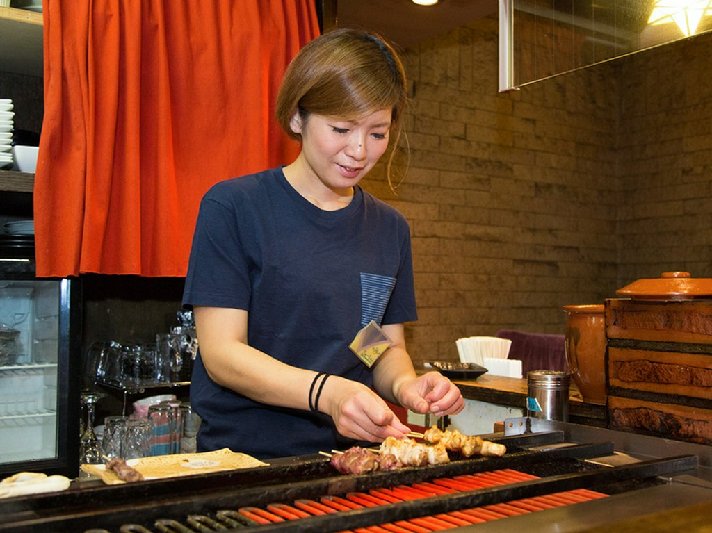 お客様との触れ合いを大切にし、タイミングを考えながら料理