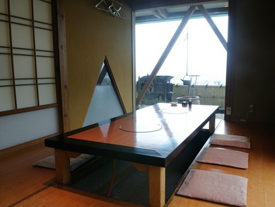 お子様連れでも安心。広い個室ございます