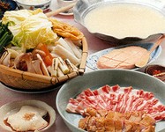 北海道産真昆布に10時間煮込んだガラスープ、たくさんの酒をあわせたスープが自慢のオリジナル鍋です。