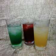 ミックスベリー、青りんご、レモン、ライム、カルピスがございます。