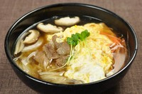 黒毛和牛を贅沢に使用した、甘みのある韓国風雑炊。お子様にも人気です。