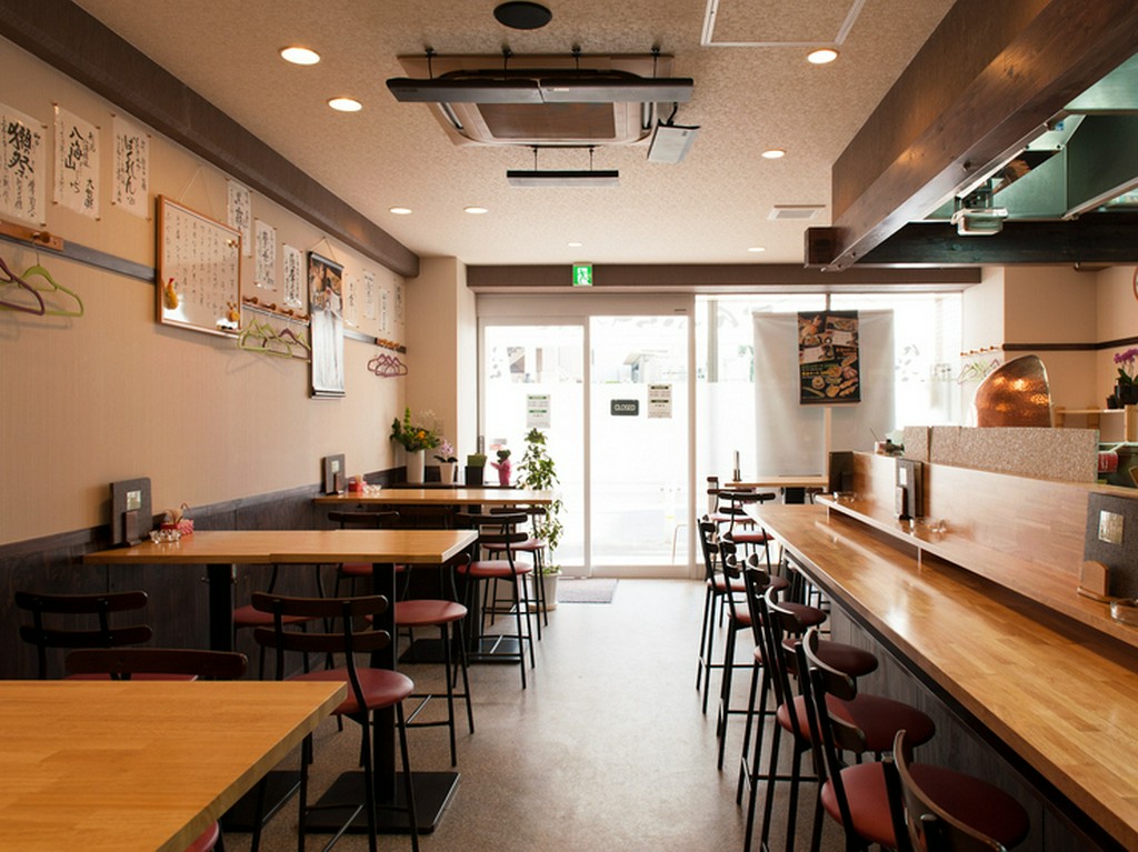 明るく広々とした店内はゆっくりと落ち着けます♪