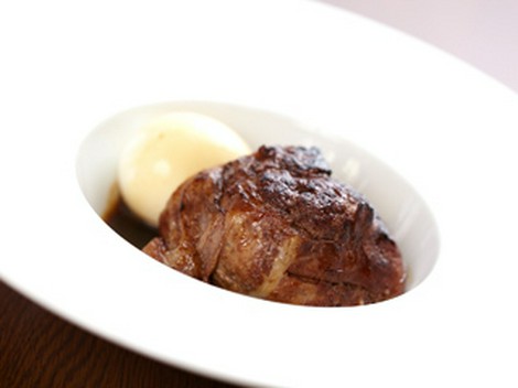 骨なしテビチの赤ワイン煮