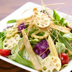 島野菜たっぷり！畑人（はるさー）サラダ650円