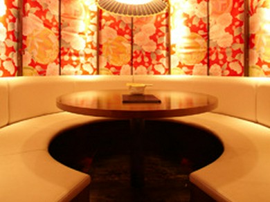 会食にお勧めの4名から6名席や、最大30名様の大広間までご用意