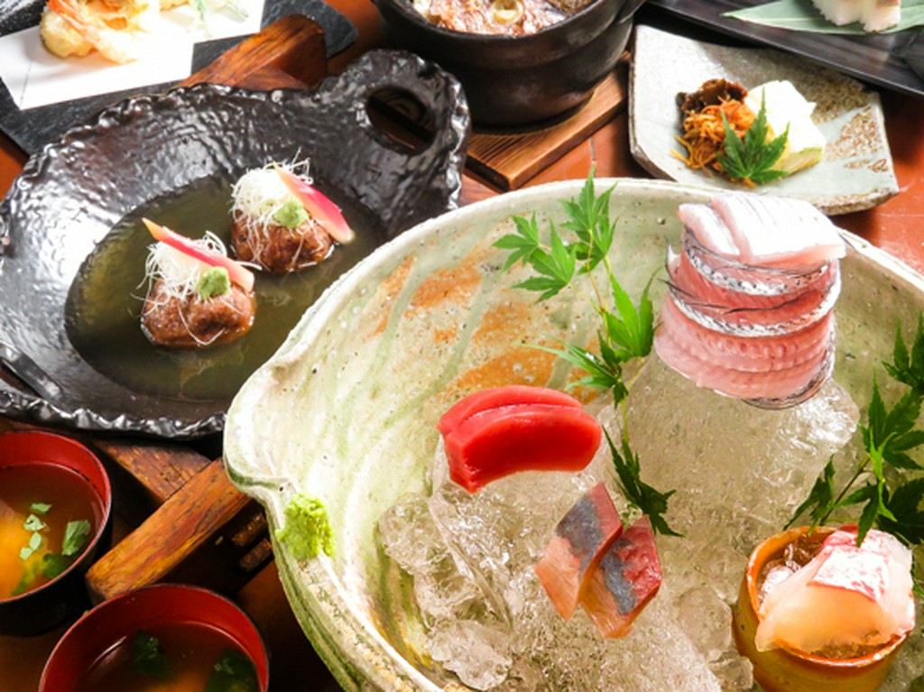 上質なお料理を囲んでの大人女子会を個室席でお楽しみください。