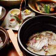 昆布・水・天然真鯛にこだわった鯛めしをご賞味下さい。※鯛は仕入れの都合上、切り身の場合もございます。