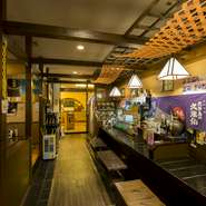 コースも多数あり、予算に合わせて選ぶことができます。掘りごたつになっている座敷席は、足腰に負担なくくつろげるので、年齢問わずゆっくりできます。お客様をお招きしての接待や、沖縄特有の飲み会「モアイ」に。