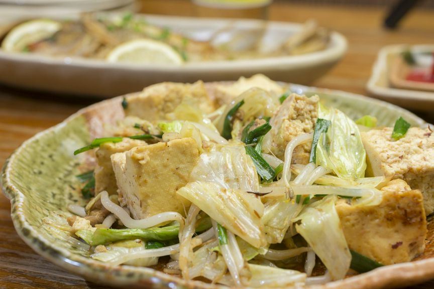 細かくひいたかつおぶしの香りが香ばしい『豆腐ちゃんぷるー』