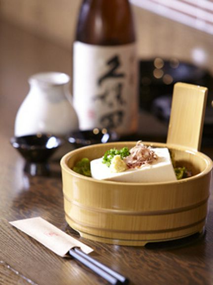 当店の豆腐料理には、与儀の「島ちゃん」の島豆腐を使用!