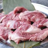 当店でダントツ一番人気のお肉でとってもジューシー。かめばかむほど味が出るお肉です。