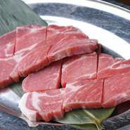 ぼつ焼と並ぶ大人気のメニュー！とても柔らかいお肉です。厚めにカットしてあります。