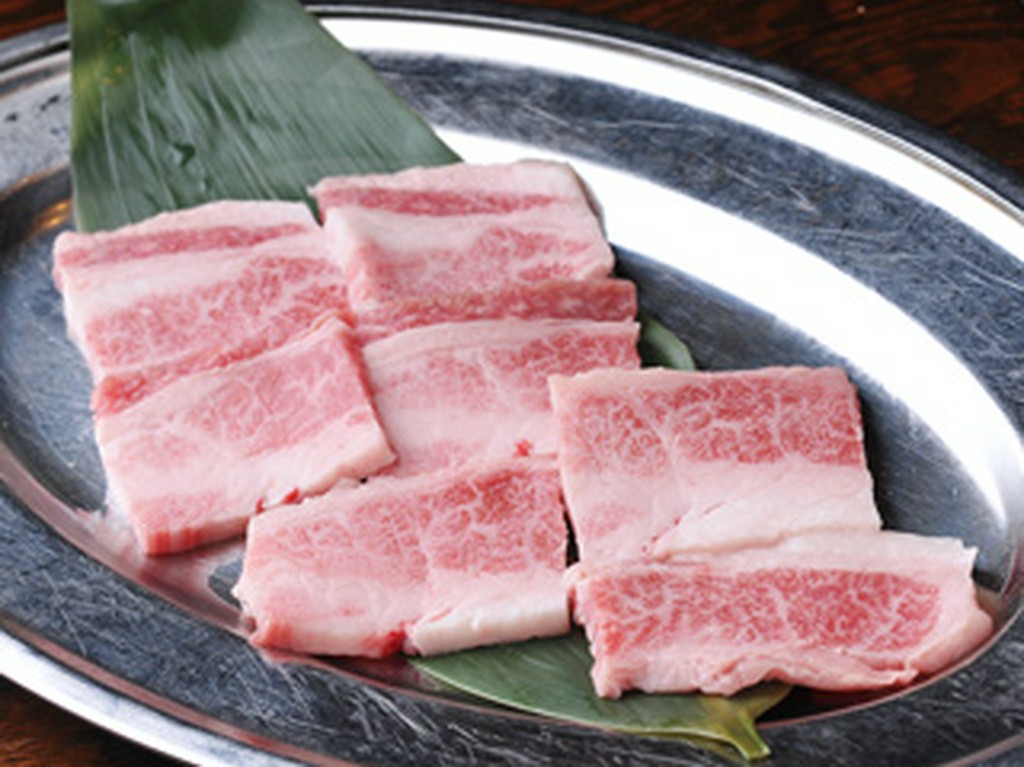 お肉のとろけるような甘みがあるカルビ。このお肉でこの安さ!!