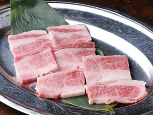 お肉のとろけるような甘みがあるカルビ。このお肉でこの安さ!!