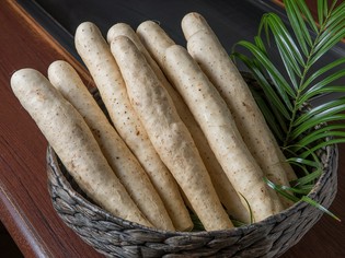 粘りが強く、ふんわりと仕上がる群馬県産「大和芋」を使用