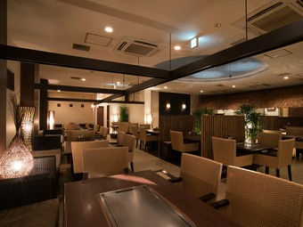 リゾート感を満喫できるオシャレな店内でくつろぎのひとときを