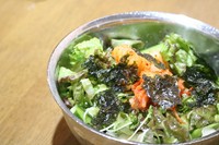 シャキッシャキの野菜に特製ドレッシング
キンキンに冷えた器でご提供