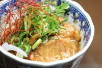 ぶりぶりホルモンを味噌でコッテリ煮込んだ一品‼️
この夏ビールにピッタリ‼️