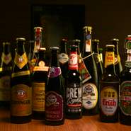 小麦を主原料に作られる「ヴァイツェン」、ハイアルコールのラガービール「ボック」、シャープで雑味のないクリアな味の「ピルスナー」など、6000種類以上のビールの中から、選りすぐりのビールをご用意しております